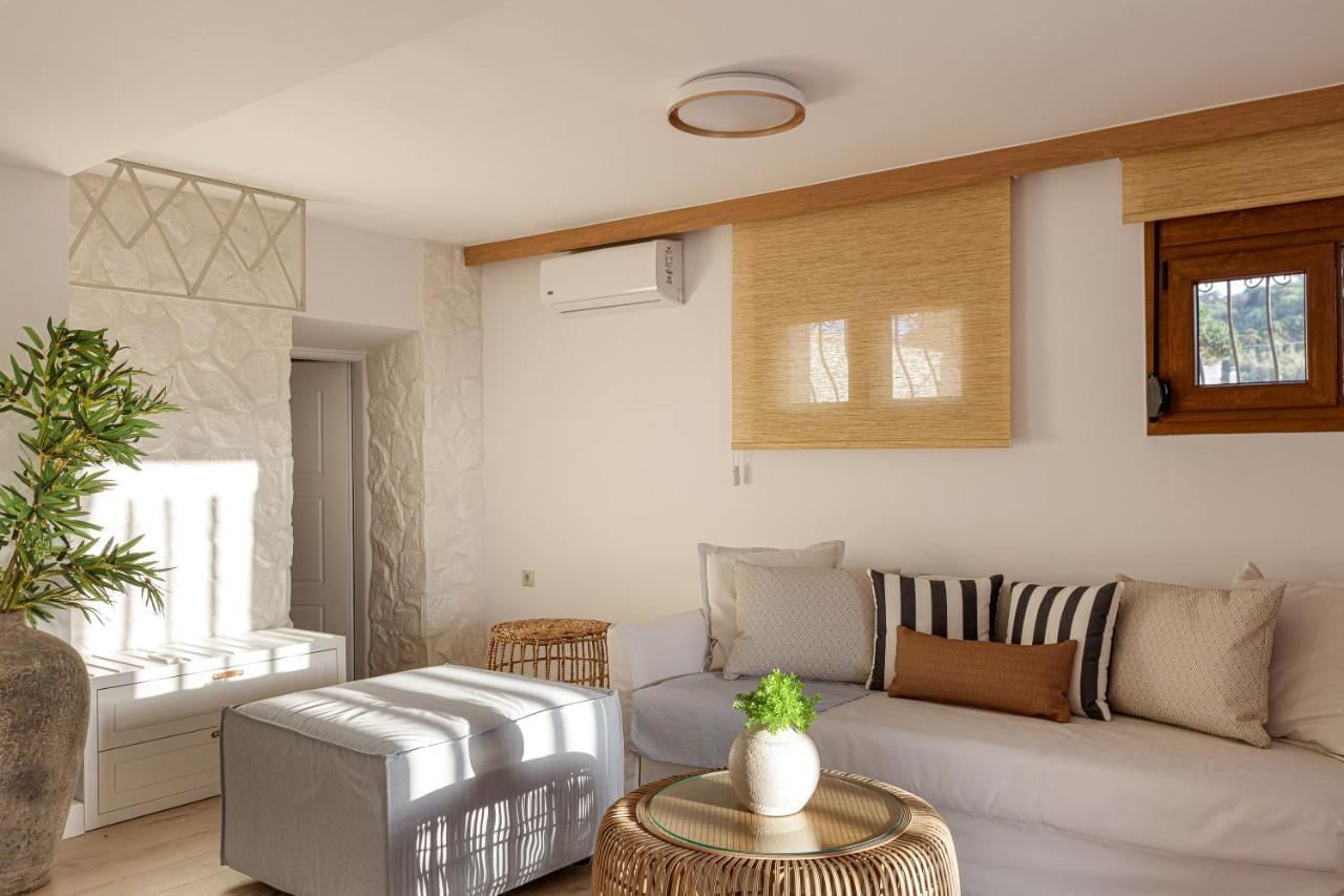 Villa Seashell -Wonderful Newly Renovated Villa On The Beach Galatás Exterior foto